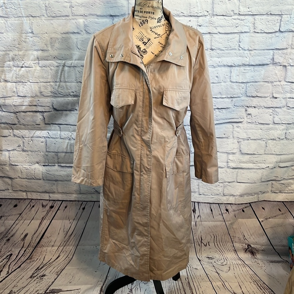 MaxMara Beige Trench Coat Size 12 Flap Pockets Tab Faux Belt Full Zipper & Snaps - Picture 2 of 13
